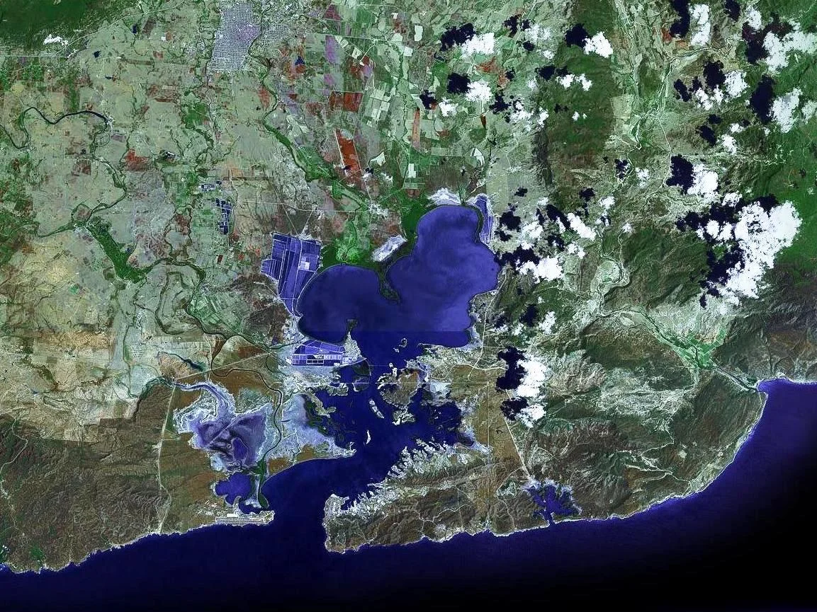 Guantanamo bay satellite image.jpg