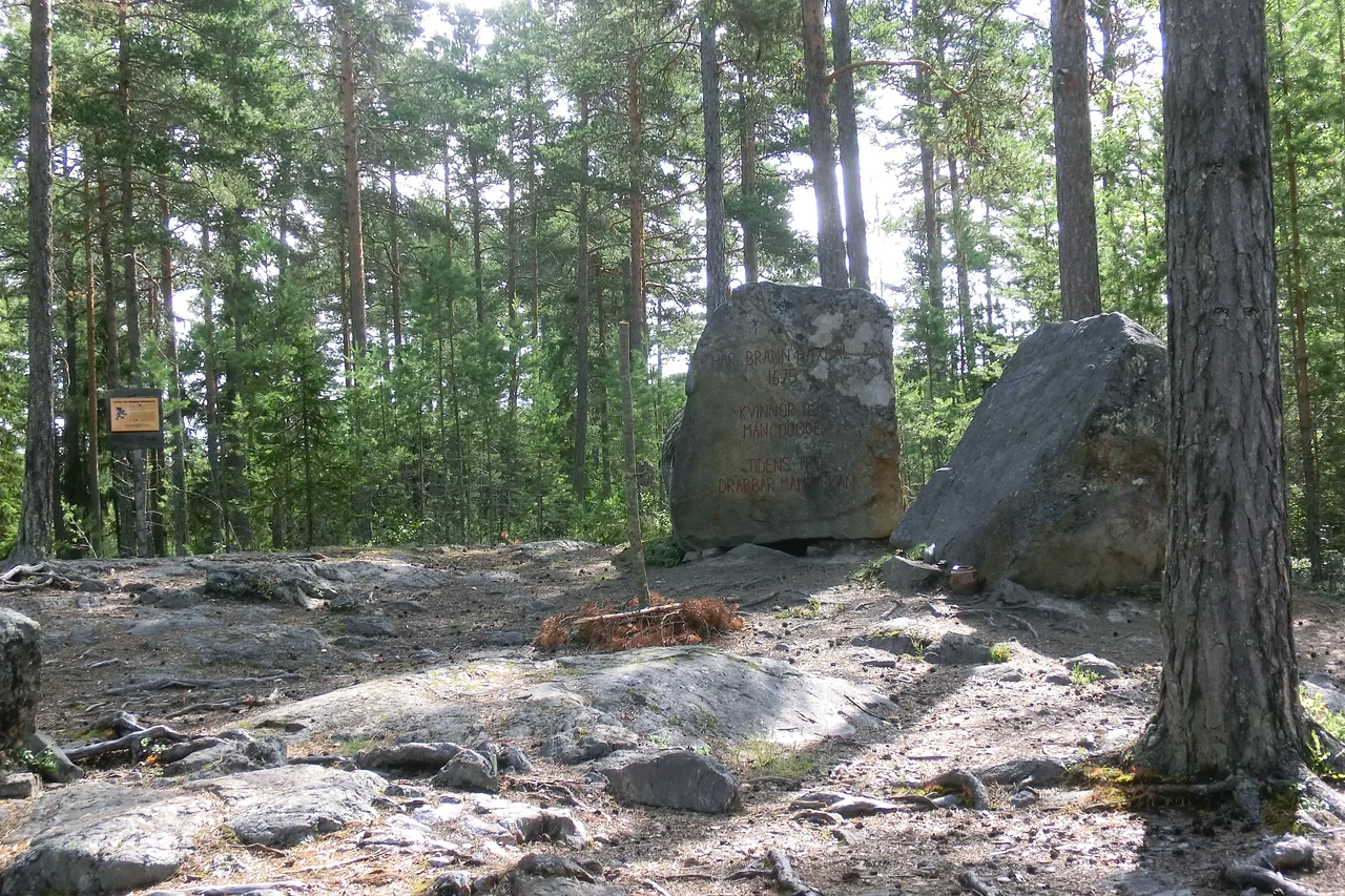 Häxberget, minnesmärke rest över en avrättningsplats från 1675, 





This is a picture of an archaeological site or a monument in Sweden, number Ytterlännäs 29:2 in the RAÄ Fornsök database.